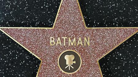 Batman riceve una stella sulla Hollywood Walk of Fame: è il primo supereroe a ottenere questo risultato.
