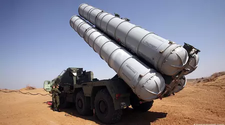 Droni granata il sistema missilistico terra-aria S-300 in territorio russo