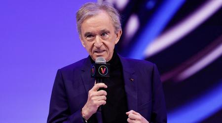 Il miliardario con un patrimonio di 152 miliardi di dollari Bernard Arnault ha venduto il suo jet privato per evitare di essere seguito dagli eco-attivisti su Twitter