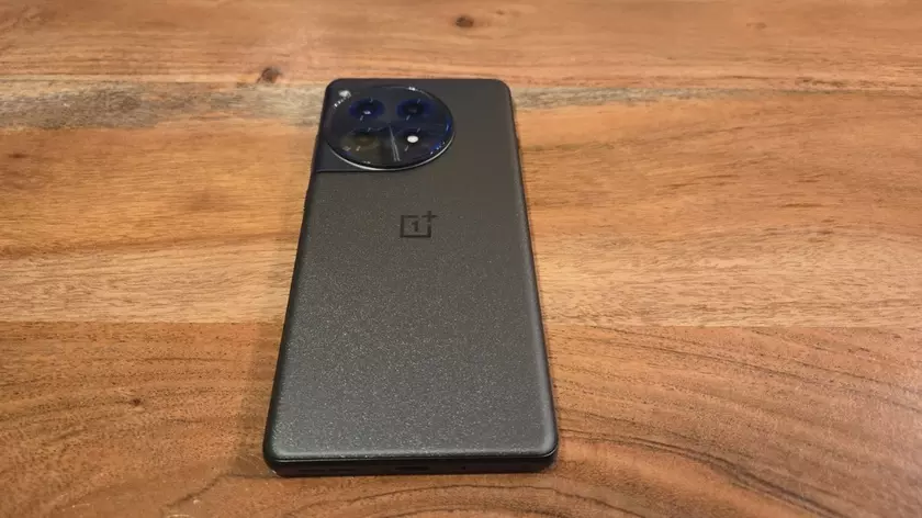 Telefono OnePlus 12R smartphone con migliore batteria