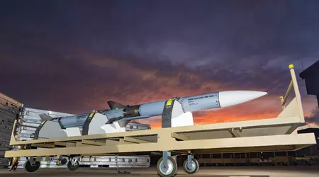 Raytheon ha ricevuto quasi 1 miliardo di dollari per produrre missili AMRAAM potenziati per gli Stati Uniti e 19 alleati