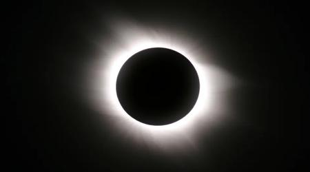 Come assicurarsi che gli occhiali per l'eclissi siano davvero sicuri da utilizzare