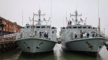 I dragamine ucraini "Cherkasy" e "Chernihiv" rimarranno per ora nel Regno Unito