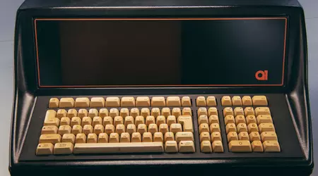 Un'impresa di pulizie ha trovato per caso 2 dei primi computer desktop al mondo risalenti a 50 anni fa mentre puliva la casa