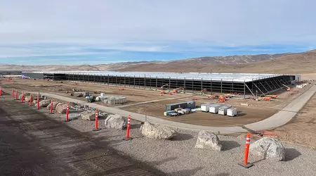 La struttura principale in acciaio è stata completata presso lo stabilimento Tesla Semi