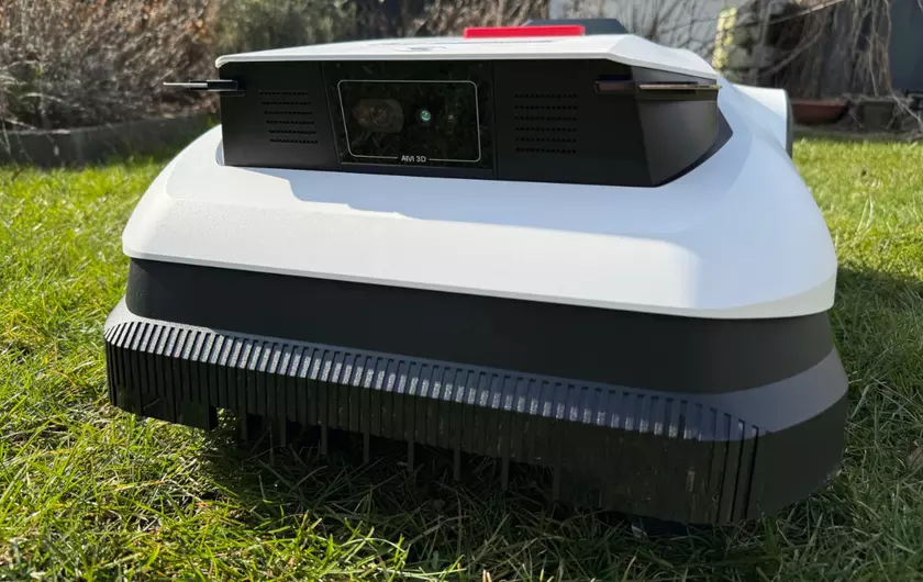 Robot rasaerba ECOVACS GOAT A2500 con controllo a distanza