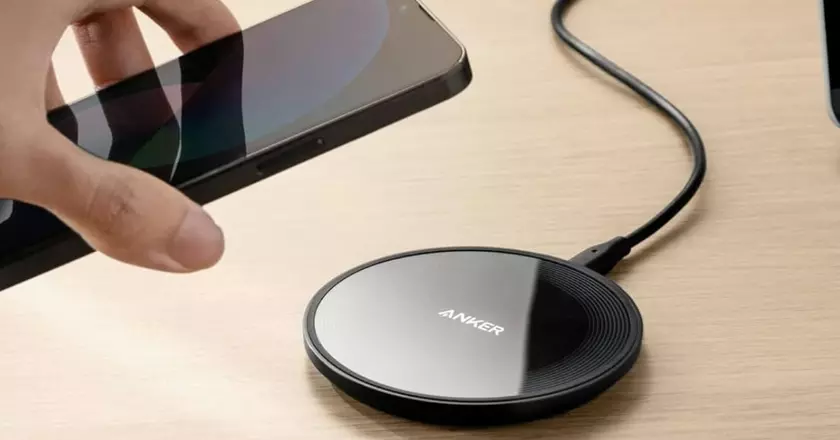 Caricatore wireless Anker 315 che funziona con otterbox defender