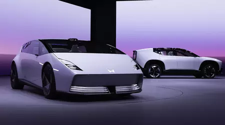 I prototipi della Honda 0 berlina e della Honda 0 SUV hanno fatto il loro debutto al CES 2025. La produzione inizierà nel 2026 presso lo stabilimento Honda EV Hub in Ohio.