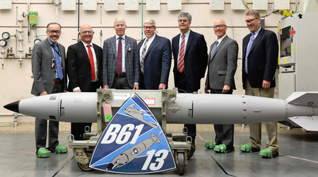 Gli Stati Uniti hanno creato una nuova bomba nucleare B61-13 con un anno di anticipo