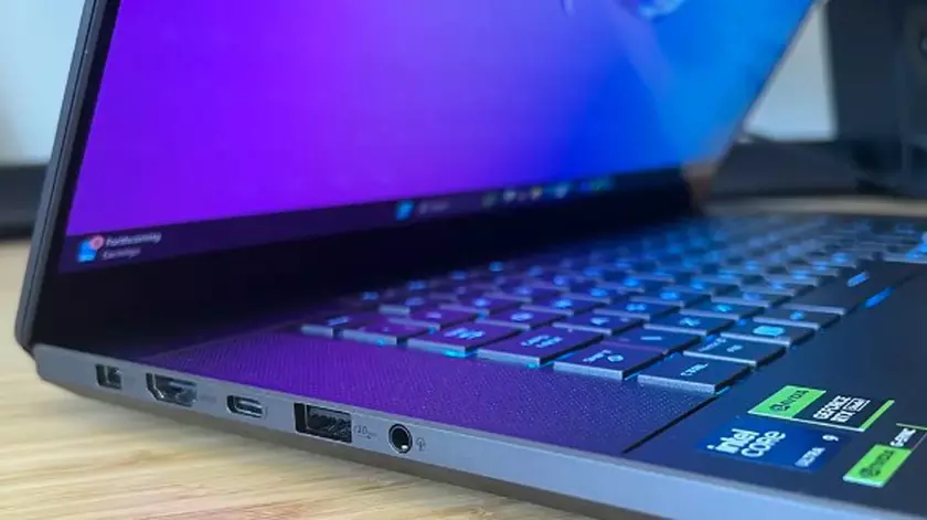 Confronto tra ROG Strix G16 e ROG Zephyrus G16