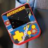 Accessorio per giochi retro su uno zaino