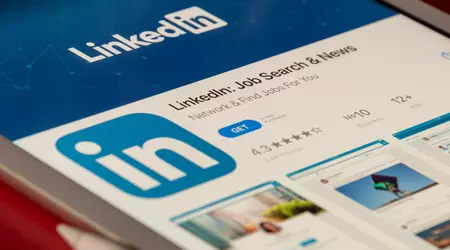 LinkedIn implementerà gli strumenti di intelligenza artificiale di OpenAI per la formazione, il reclutamento, il marketing e le vendite