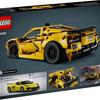 Modello completo di Lego Technic Corvette Stingray C8 sullo sfondo