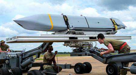 La Polonia acquista dagli Stati Uniti missili AGM-158B-2 JASSM, AIM-9X Sidewinder Block II e AIM-120C-8 per un costo di oltre 3 miliardi di dollari.