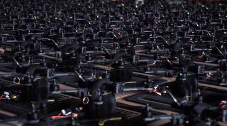 Le forze di difesa ucraine hanno ricevuto 500 quadricotteri DJI Mavic, 300 droni Phoenix 03 Heavy FPV e 40 esacotteri Vamprie con termocamera.