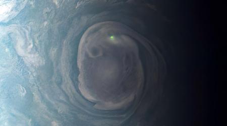 Gli scienziati ottengono accidentalmente la prima fotografia di un fulmine jupiteriano