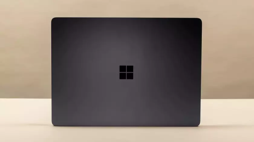  Microsoft Surface Laptop 7 (13,8″) Computer AI on-device