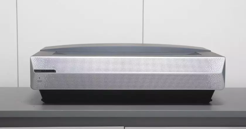 Proiettore per home theater CASIRIS A6 a ottica ultra corta