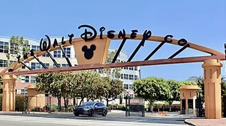 Disney accusa Google di utilizzare i suoi personaggi per l'addestramento AI