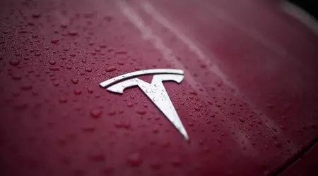 Tesla in panchina: i profitti crollano del 71 per cento, Musk promette di 'tornare al lavoro'