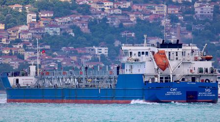 Un drone marittimo che trasportava 450 kg di tritolo ha speronato una petroliera SIG che riforniva l'esercito russo di carburante