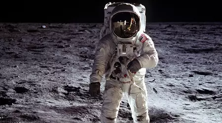 LunarCrush sta inviando sulla luna una chiave di portafoglio di criptovaluta contenente 62 bitcoin. Il premio andrà alla prima persona che raggiungerà la luna e troverà il tesoro.