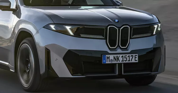 BMW inizierà a installare il distintivo ...