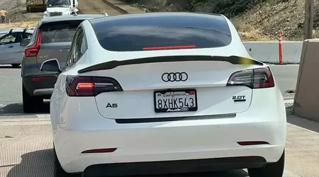 Tesla diventa tossica: i proprietari travestono le auto da Honda, Audi e Mazda