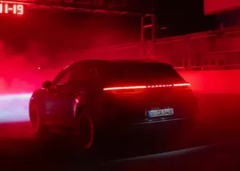 Prima mondiale della Porsche Cayenne Elettrica ...