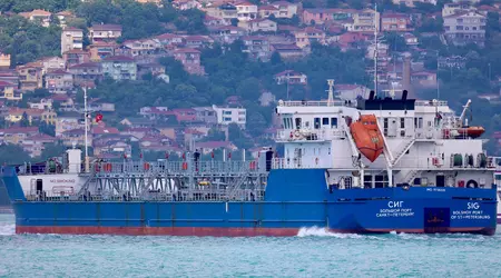 Un drone marittimo che trasportava 450 kg di tritolo ha speronato una petroliera SIG che riforniva l'esercito russo di carburante