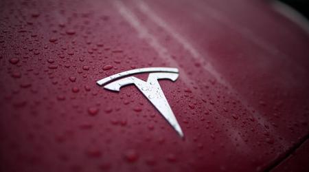Tesla in panchina: i profitti crollano del 71 per cento, Musk promette di 'tornare al lavoro'