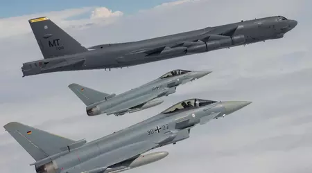 I bombardieri nucleari B-52H Stratofortress hanno volato in prossimità del confine russo