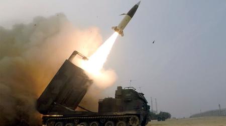 Biden ha promesso a Zelenskyy la consegna del primo lotto di missili balistici a lungo raggio ATACMS per i sistemi M142 HIMARS.