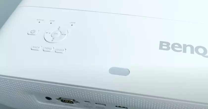 BenQ TK850i proiettore soffitto netflix