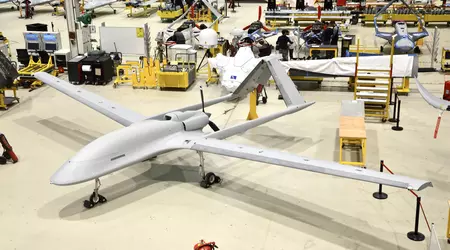 Baykar Makina presenta il prototipo Bayraktar TB3: un nuovo UAV d'attacco turco con ali ripiegabili e autonomia di volo fino a 50 ore