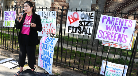 Un membro del Consiglio comunale di New York ammette di aver usato l'intelligenza artificiale per rispondere alle domande dei media