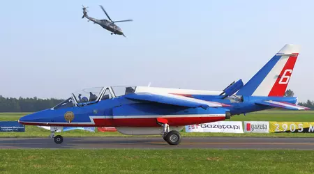 Aerei della Patrouille de France si scontrano durante un addestramento in Francia 