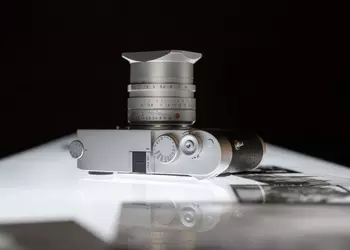 Costoso, obsoleto, fantastico — Leica si ...