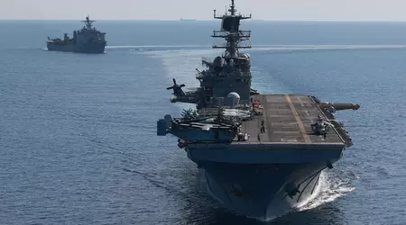 Gli Stati Uniti lasceranno le navi d'assalto anfibio USS Carter Hall e USS Bataan nel Mar Rosso insieme a tre cacciatorpedinieri guidati della classe Arleigh Burke.