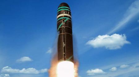 La Francia lancia un nuovo programma di produzione di testate nucleari