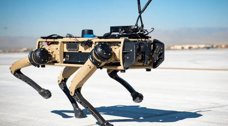 Unità d'élite statunitensi testano "cani robot" armati 