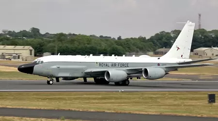 Un caccia russo Su-27 voleva abbattere un jet britannico KC-135 Rivet Joint, ma il primo missile ha mancato il bersaglio e il secondo è caduto dall'ala.