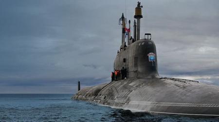 La Marina russa doterà i sottomarini a propulsione nucleare della classe Yasen-M di missili da crociera ipersonici Zirkon con una gittata di lancio fino a 1.000 chilometri e una velocità massima di oltre 11.000 km/h.