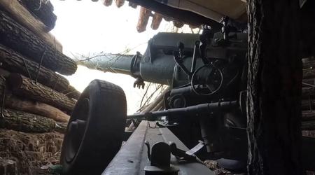 I russi iniziarono a utilizzare i cannoni D-74 negli anni '50.