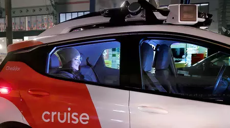 Cruise sta richiamando 950 veicoli senza pilota dopo che uno di essi ha trascinato un pedone che ha investito sulla strada