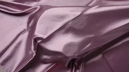 Sony sta anticipando qualcosa — una versione rosa delle WH-1000XM6 o un nuovo auricolare?