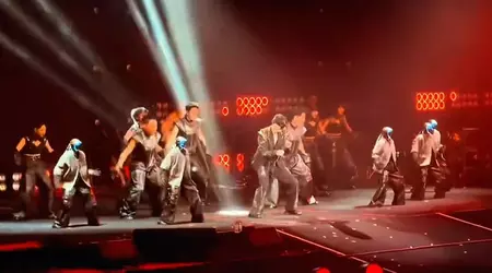 Questo è da non perdere! Gli androidi Unitree superano una pop star cinese con il loro ballo