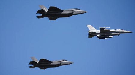 F-35 Lightning II, Patriot, Leopard 2 e HIMARS - La Polonia ha tenuto la più grande parata militare degli ultimi 30 anni