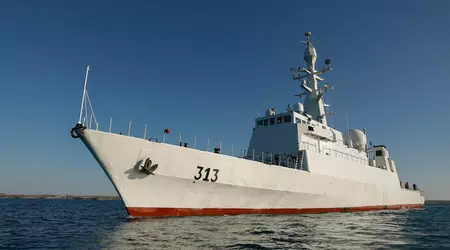 L'Iran presenta la prima nave da ricognizione indigena