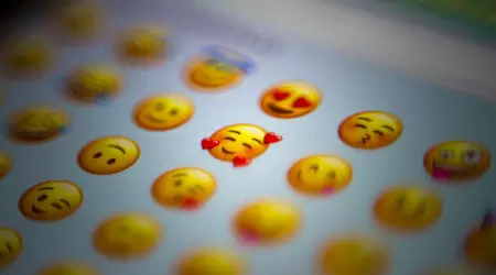 Bloomberg: iOS 18 permetterà di creare le proprie emoji grazie all'intelligenza artificiale